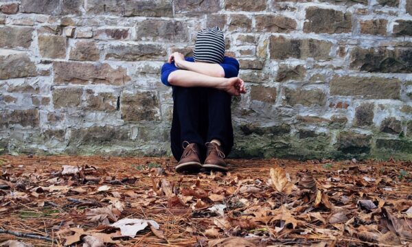 Was tun, wenn man sich einsam fühlt? Ratschläge und Strategien zur Überwindung von Einsamkeit.